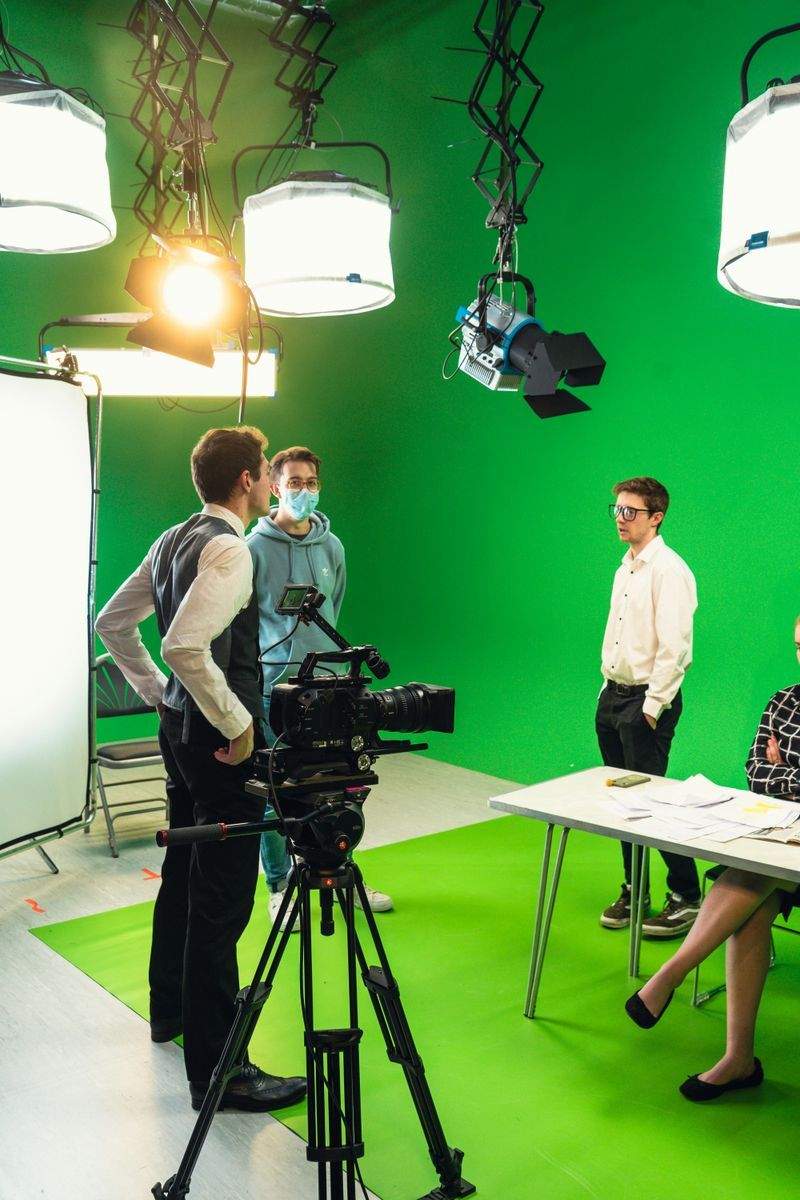 Comment préparer un tournage fluide dans un studio TV à Paris