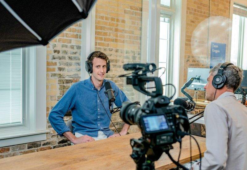 Réalisation d'interviews et d'émissions plateau